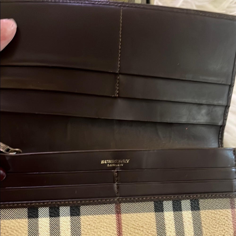Burberry Cream and dark brown Satchel with Iconic Design w matching wallet - Picture 13 of 15